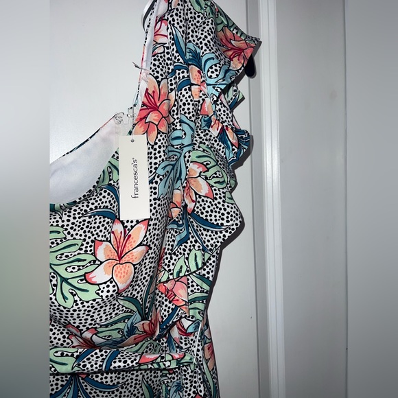 Francesca’s Mi ami asymmetrical dress. Size medium. B&W w/ tropical flowers - Picture 4 of 9